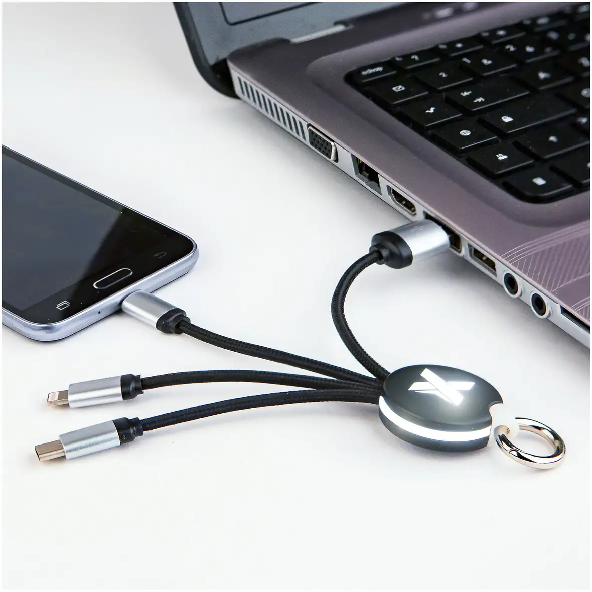 Kabel mit Leuchtlogo – Ansicht 10
