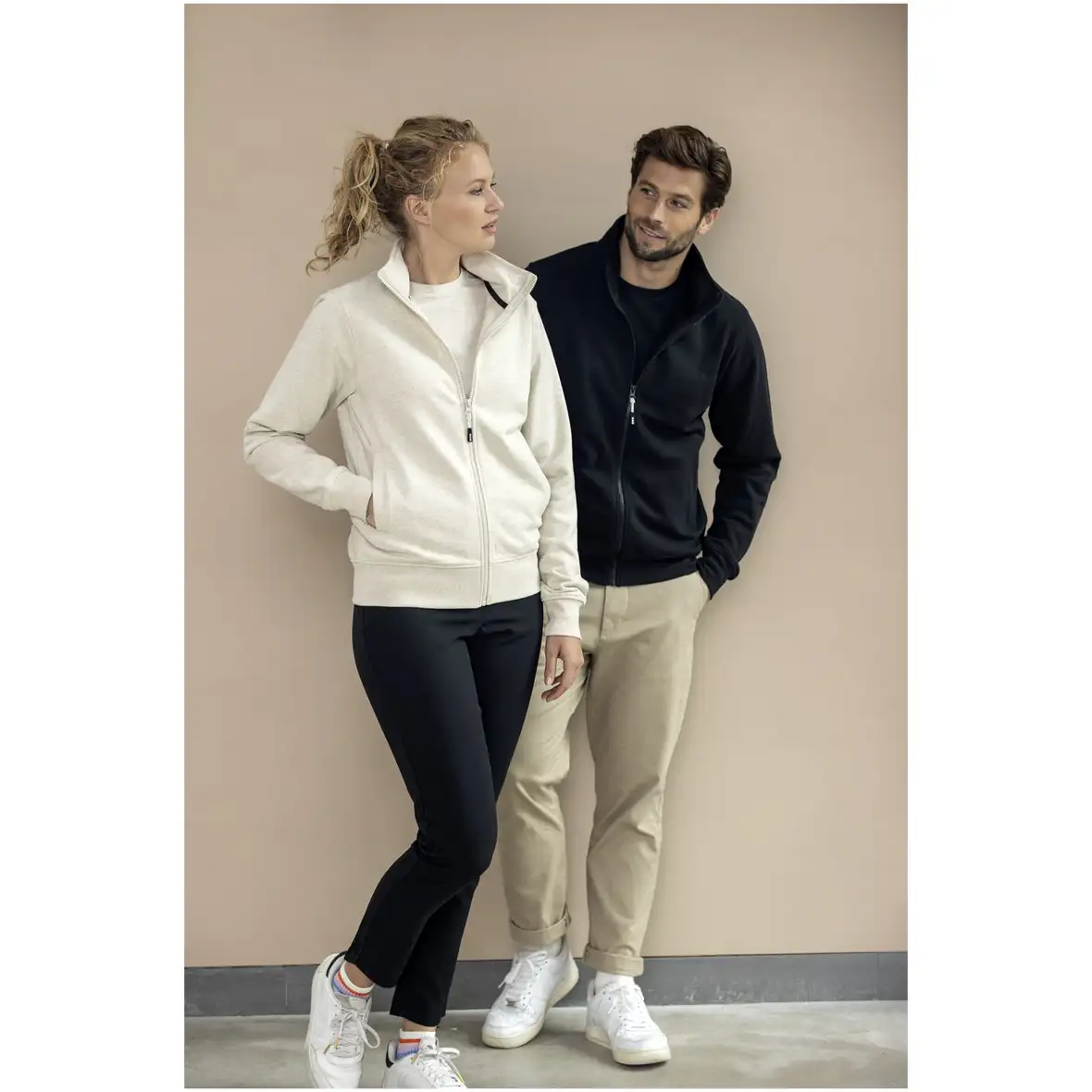 320 g/m² Aware™ Sweatjacke aus recyceltem Material Unisex – Ansicht 4